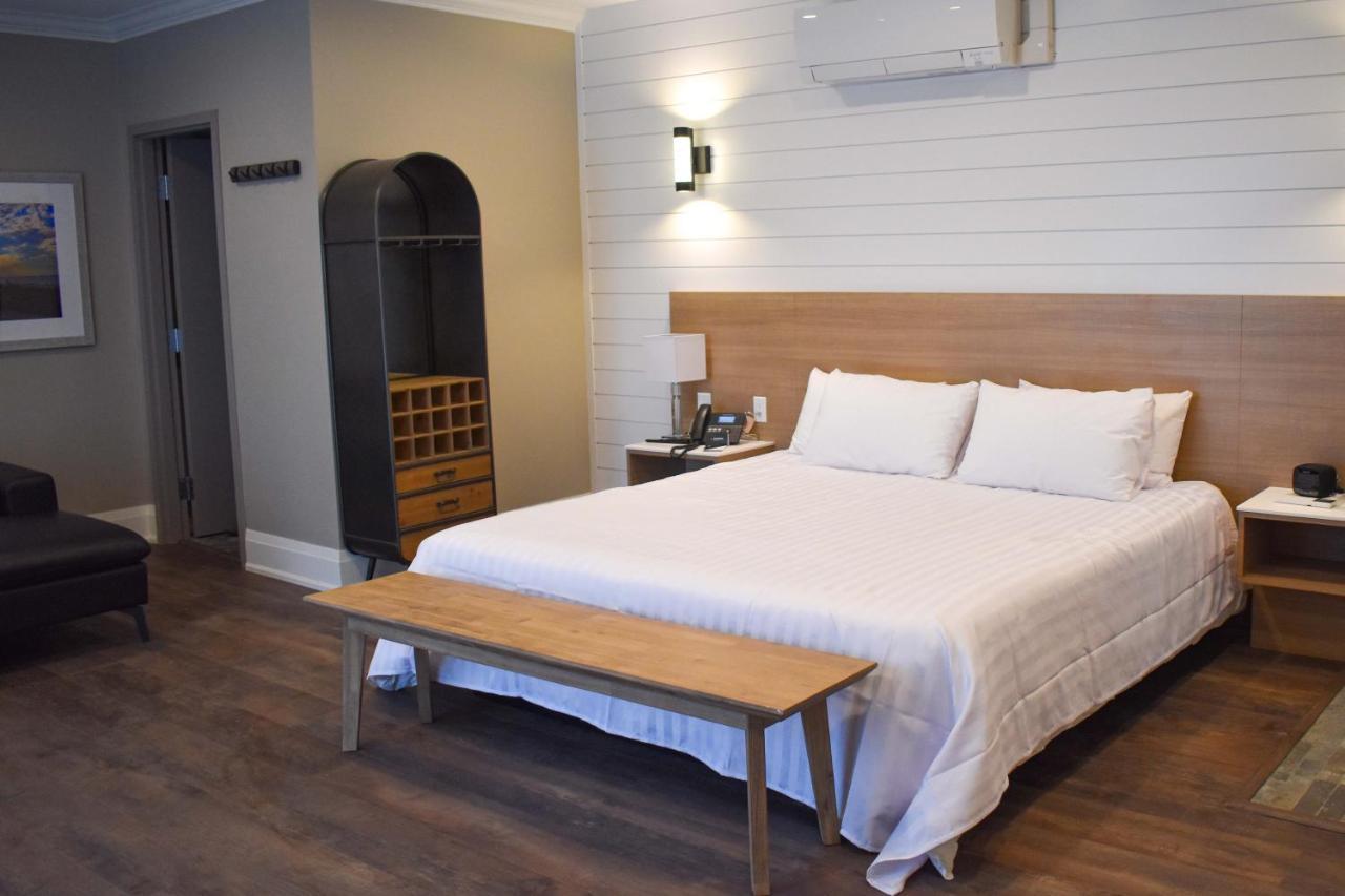 Colonial Hotel & Suites Grand Bend Exteriör bild