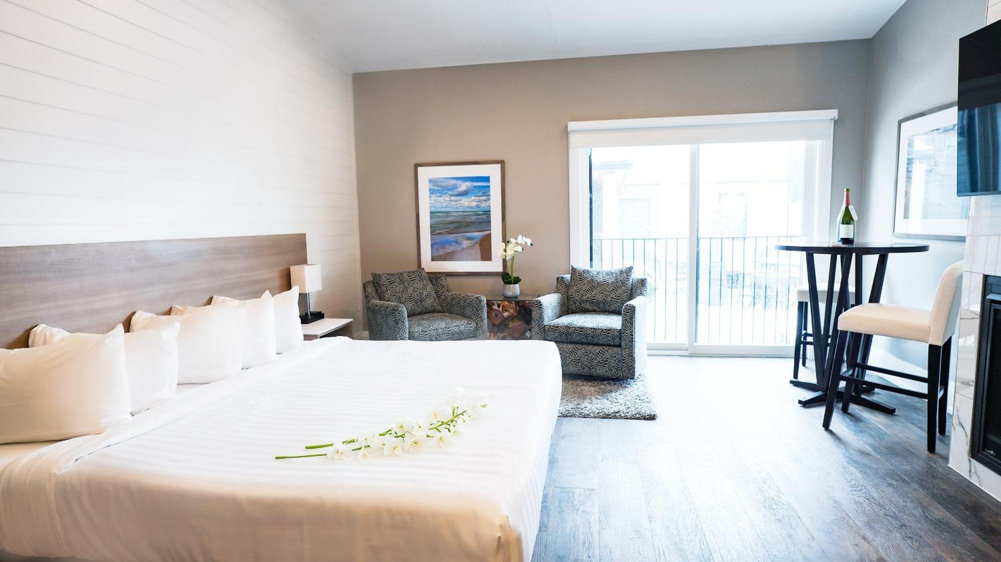 Colonial Hotel & Suites Grand Bend Exteriör bild