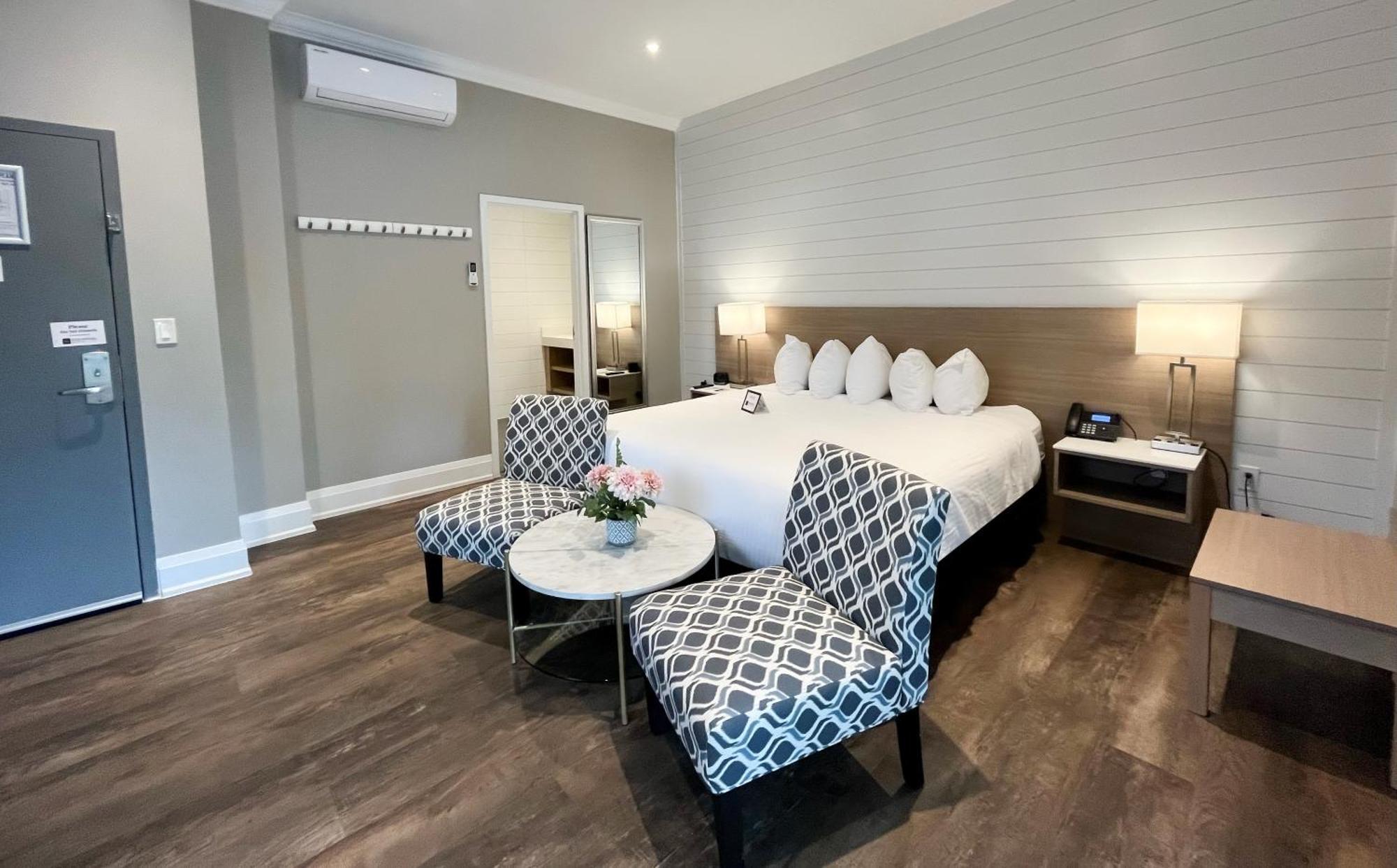 Colonial Hotel & Suites Grand Bend Exteriör bild