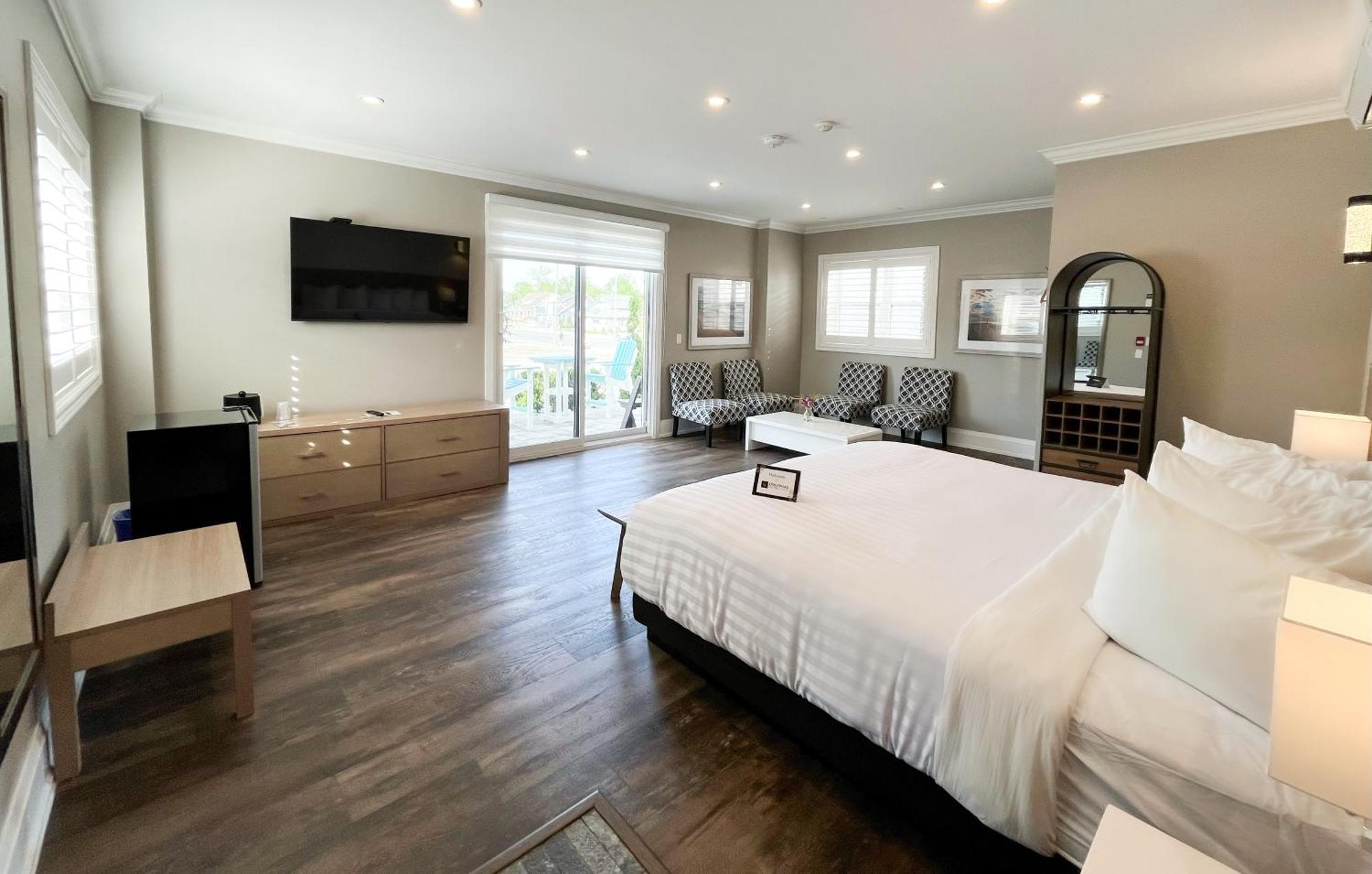Colonial Hotel & Suites Grand Bend Exteriör bild