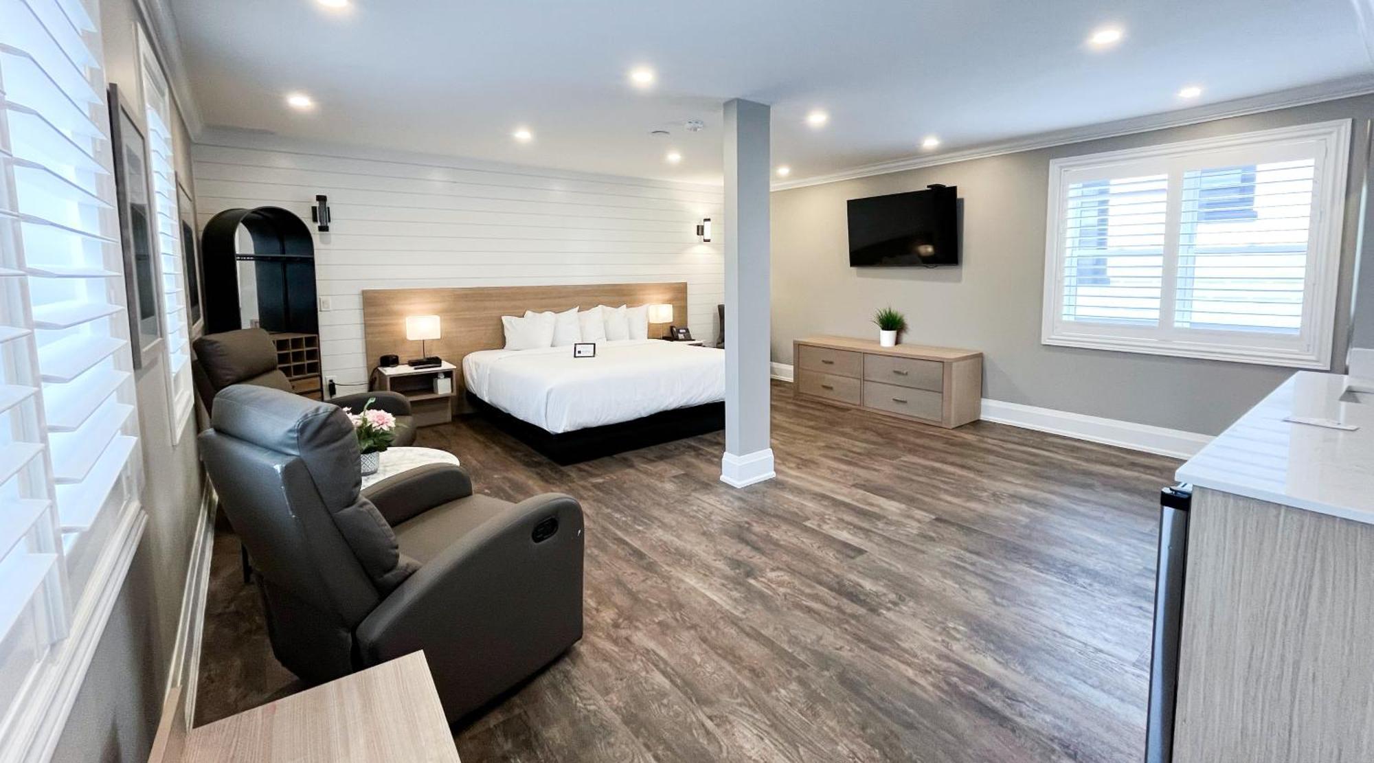 Colonial Hotel & Suites Grand Bend Exteriör bild