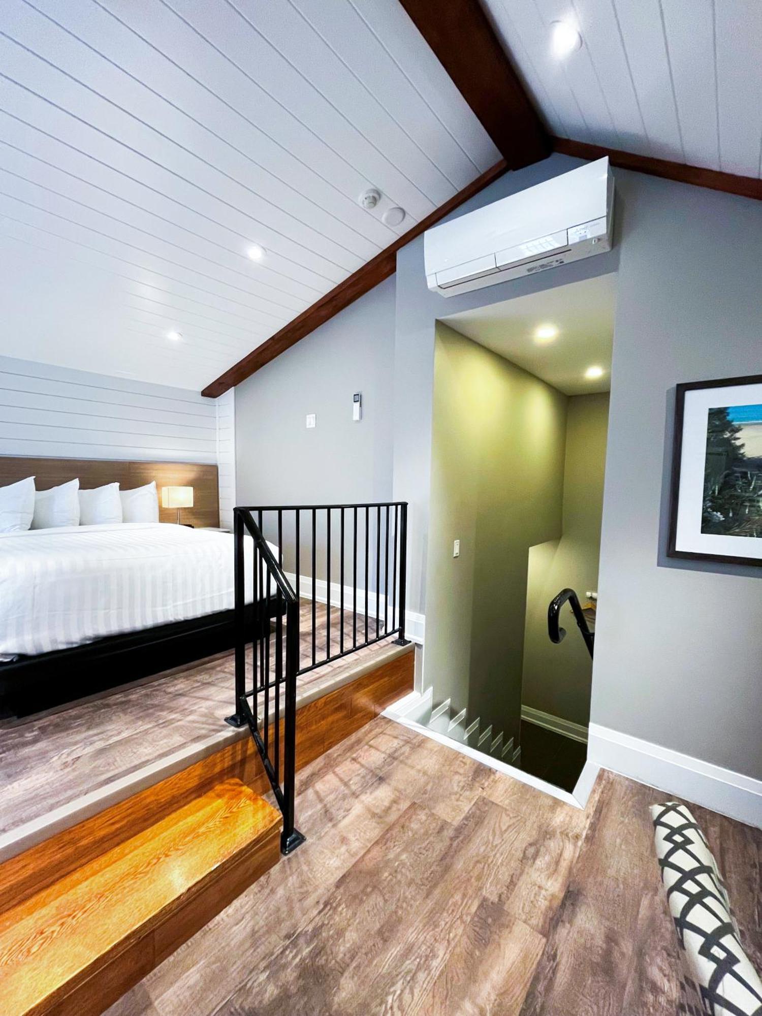 Colonial Hotel & Suites Grand Bend Exteriör bild