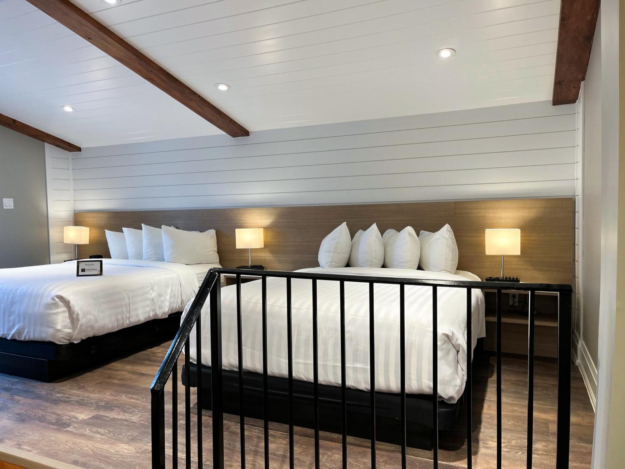 Colonial Hotel & Suites Grand Bend Exteriör bild