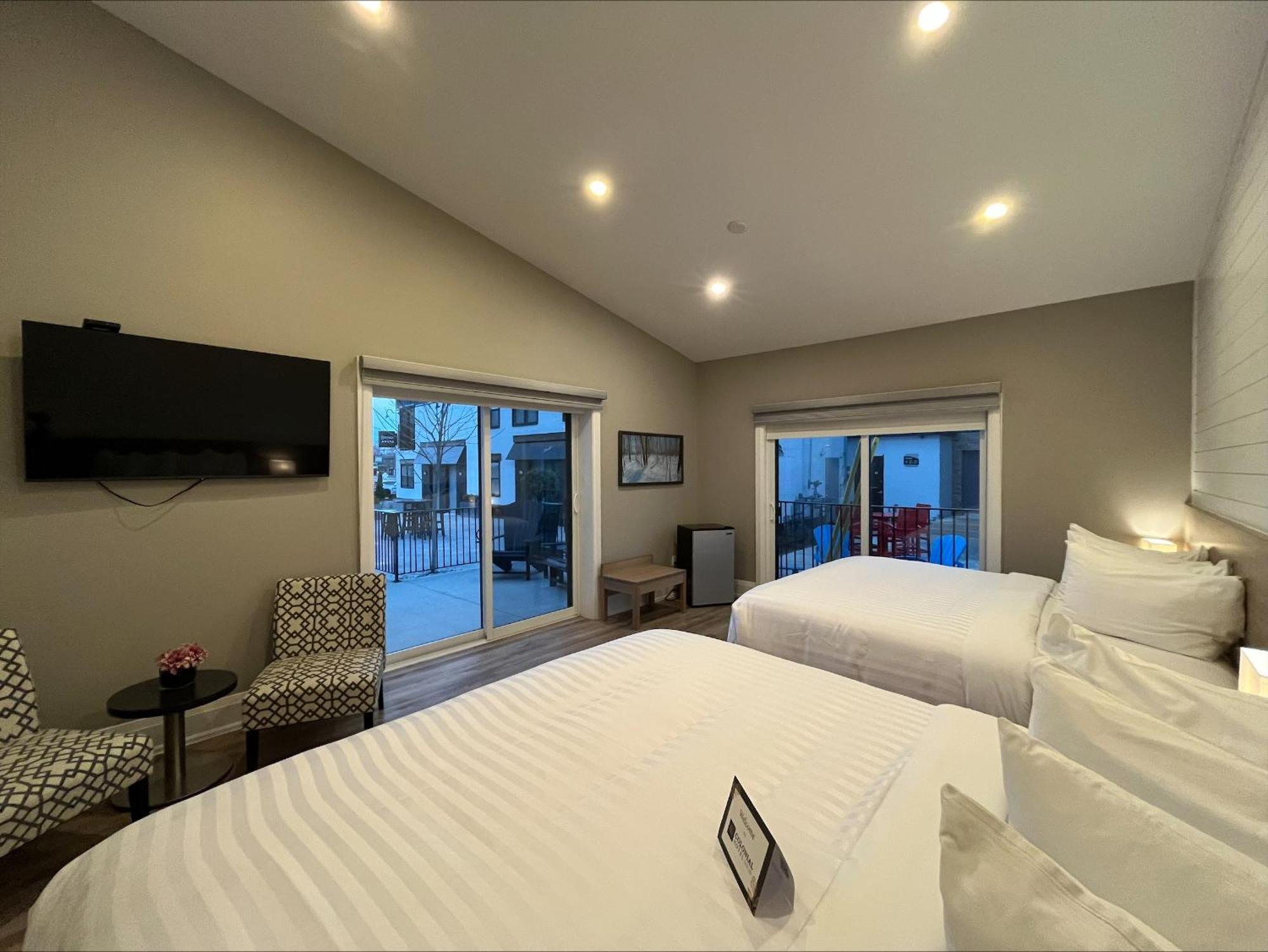 Colonial Hotel & Suites Grand Bend Exteriör bild