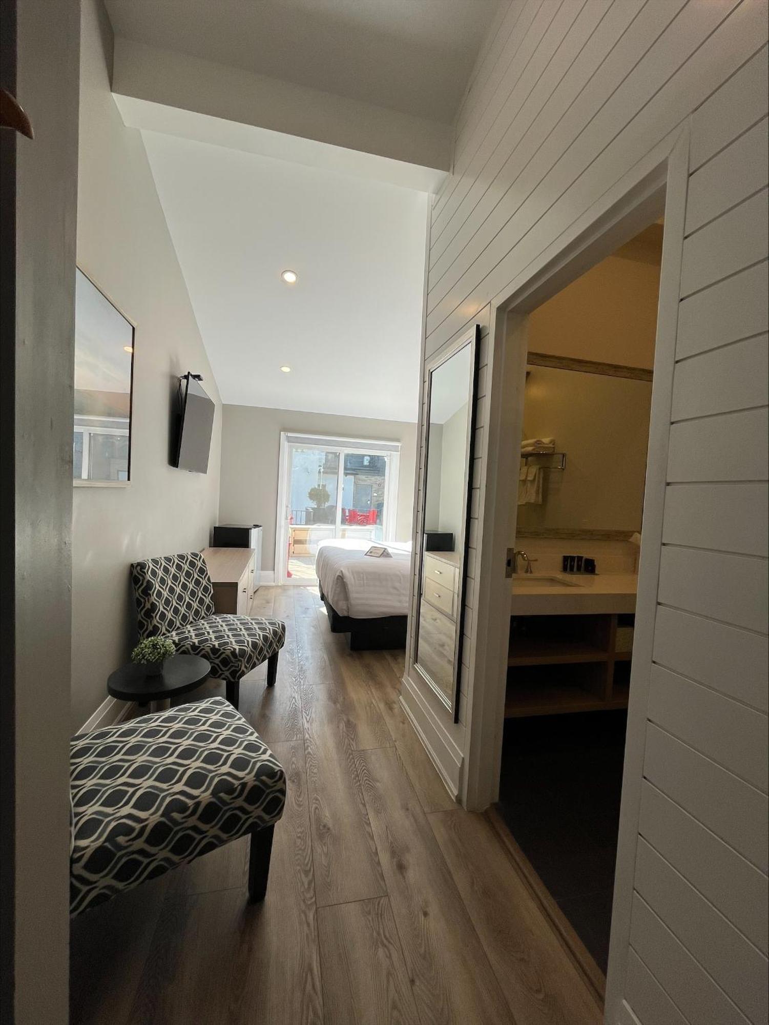 Colonial Hotel & Suites Grand Bend Exteriör bild