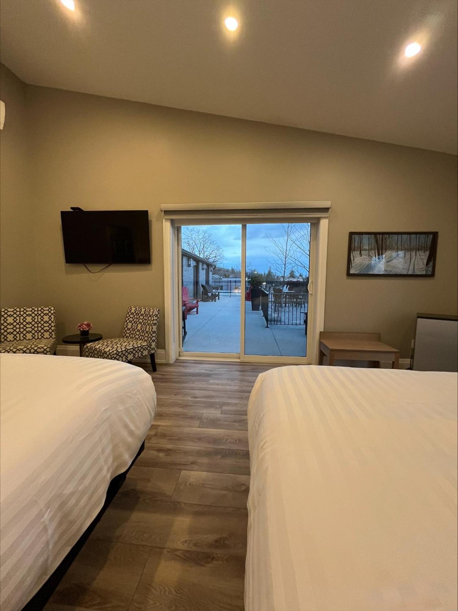 Colonial Hotel & Suites Grand Bend Exteriör bild