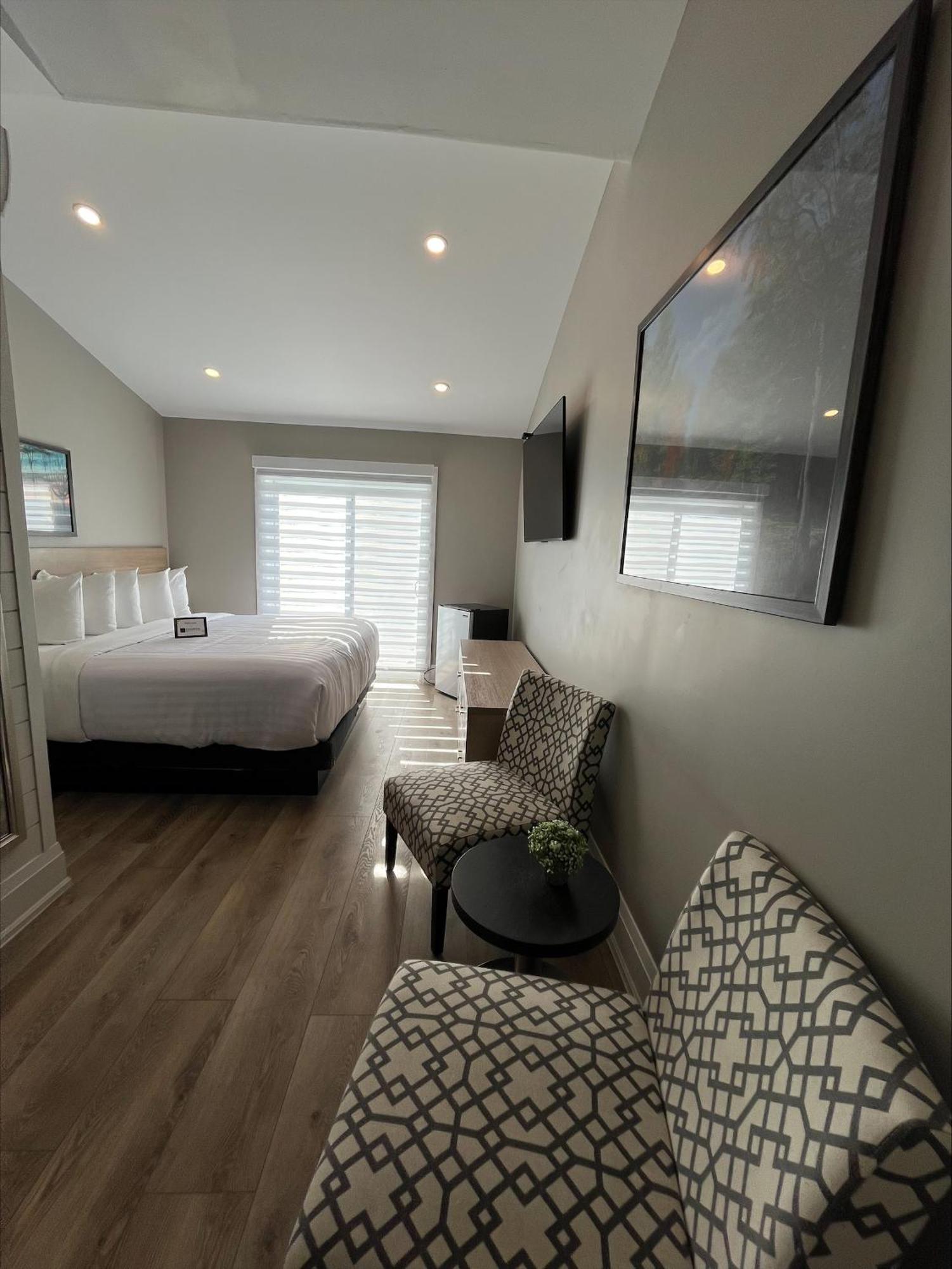 Colonial Hotel & Suites Grand Bend Exteriör bild