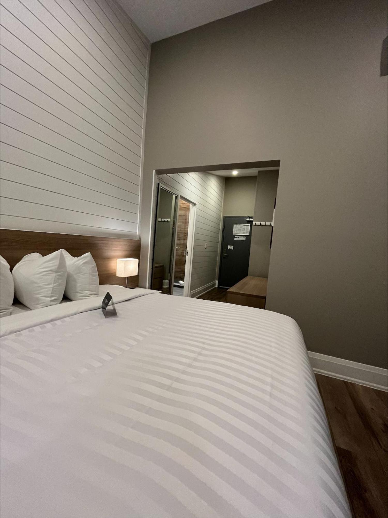 Colonial Hotel & Suites Grand Bend Exteriör bild