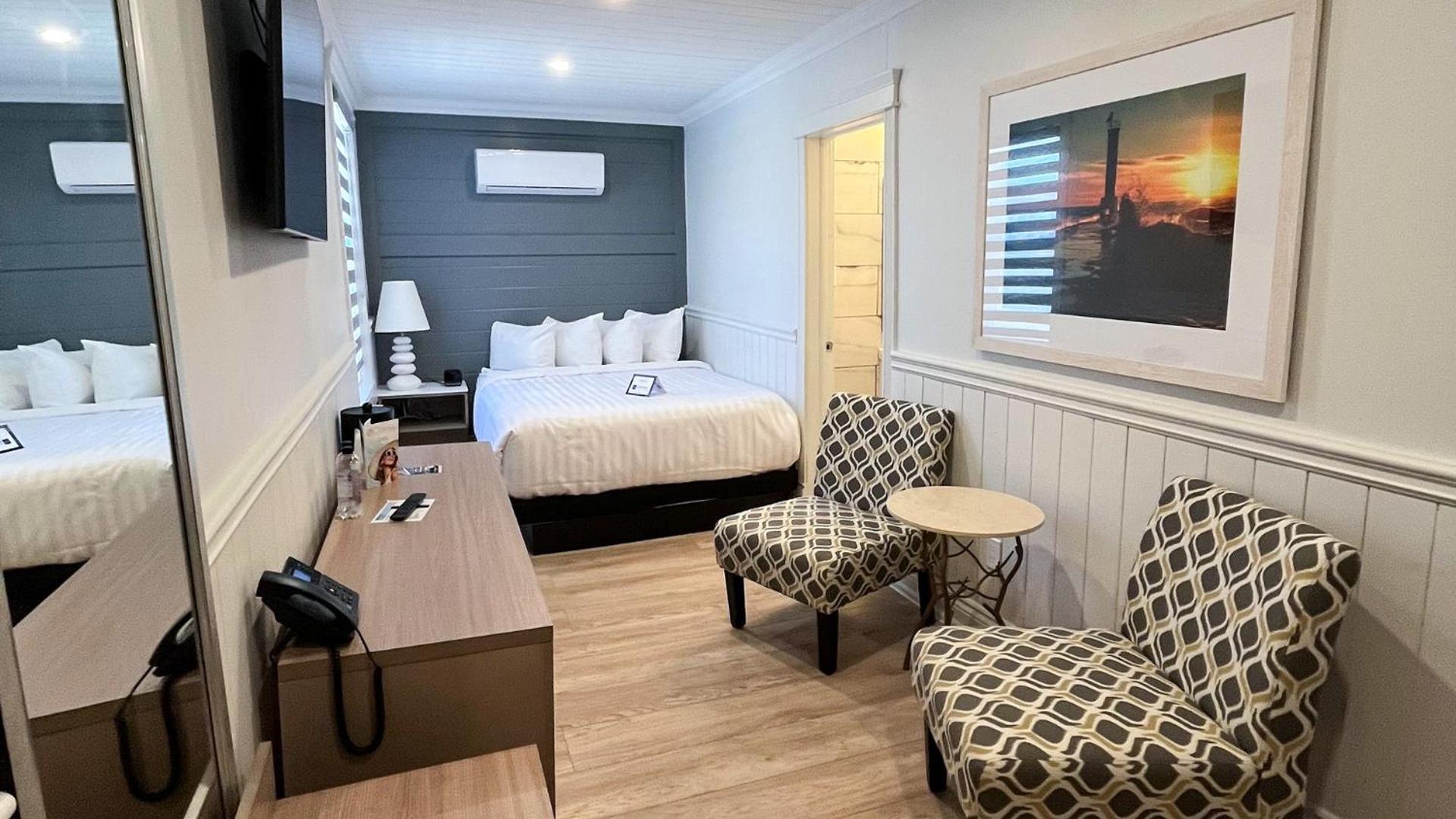 Colonial Hotel & Suites Grand Bend Exteriör bild